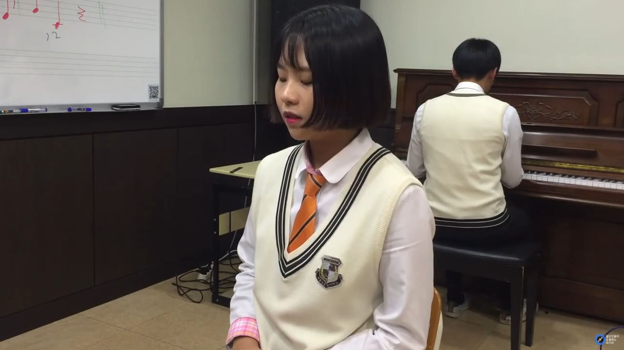 Amazing cover of Adeleâ€™s â€˜Helloâ€™ by Korean student | K-Pop World